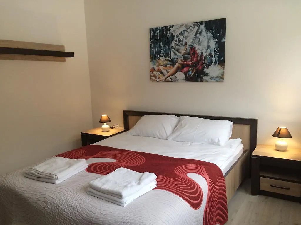 Apartment Mona Warsaw Przy Stacji Metra 0*,