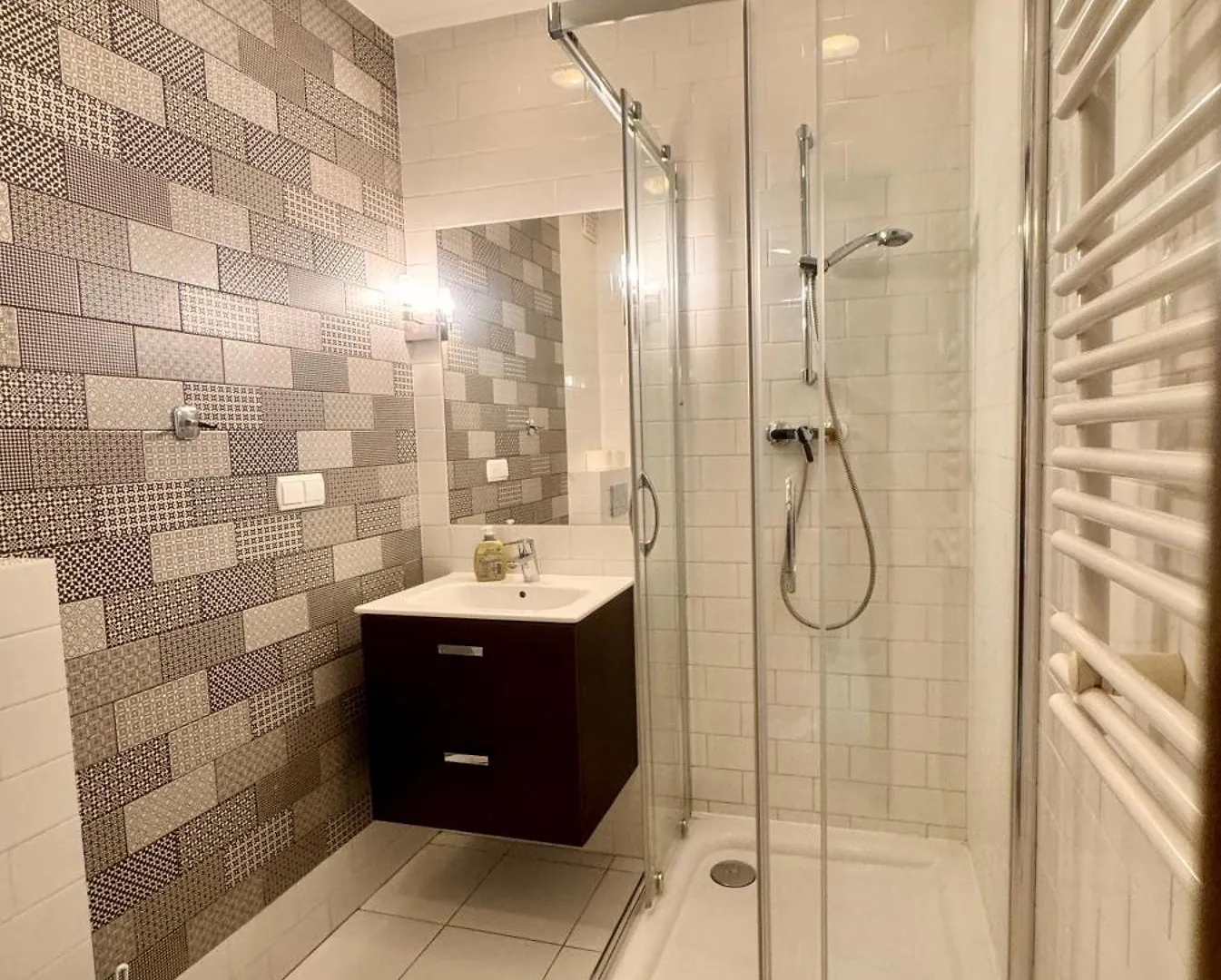 Apartment Mona Warsaw Przy Stacji Metra 0*,  폴란드
